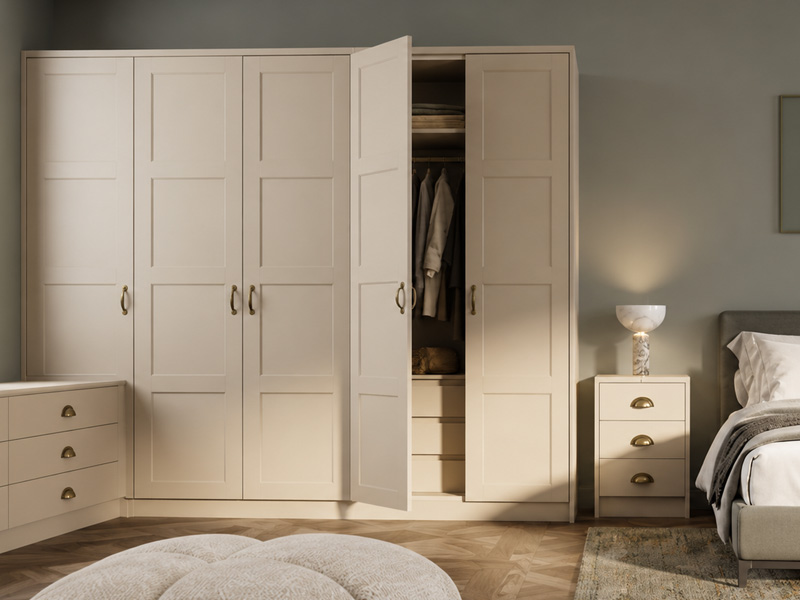 Bespoke fitted wardrobes made for a London bedroom